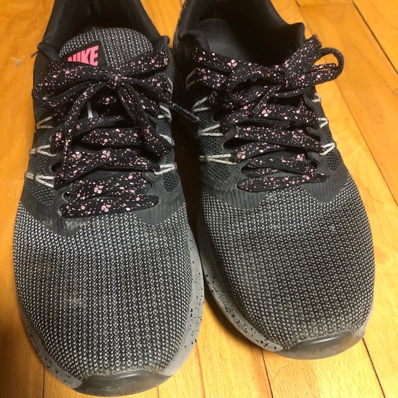 Size 7 Nike running shoes - Picture 3 of 4